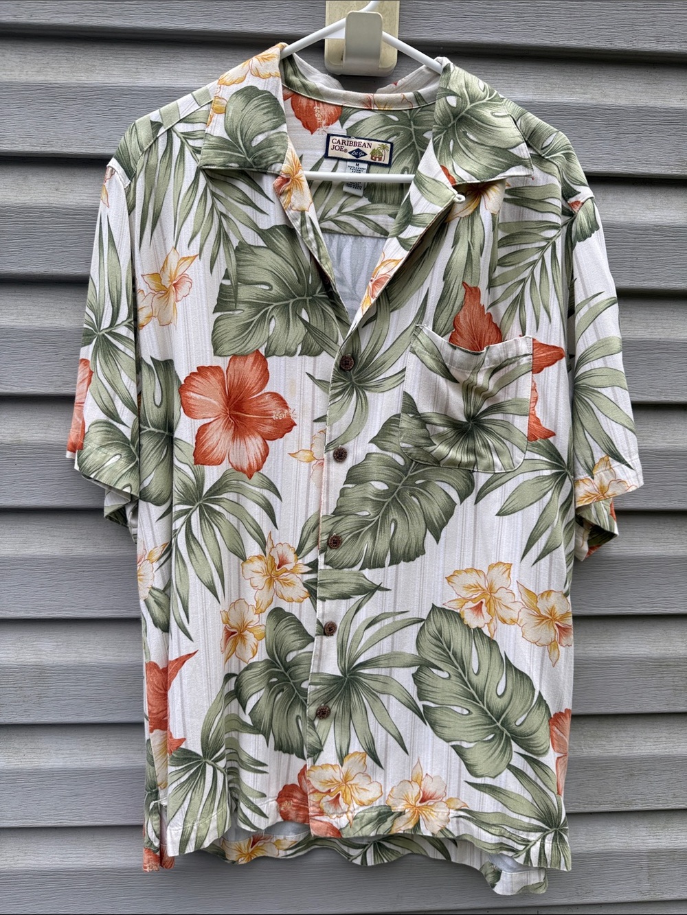 Caribbean Joe | 100% Rayon Button Down Tropical Floral Shirt size Medium